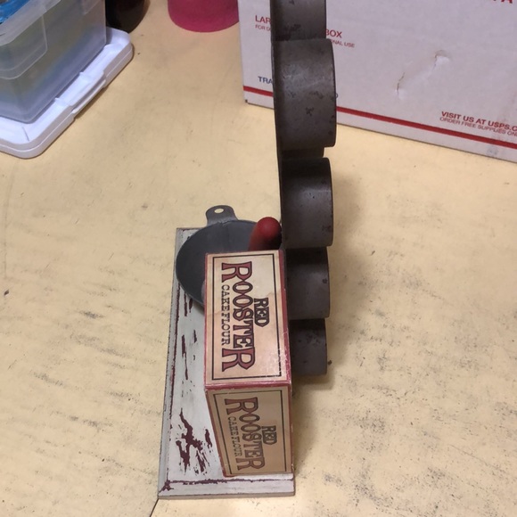 Vintage Muffin Tin Set - Red Rooster Cake Flour 12x10x4” - Picture 3 of 4